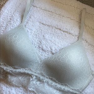 aerie by American Eagle wireless bar